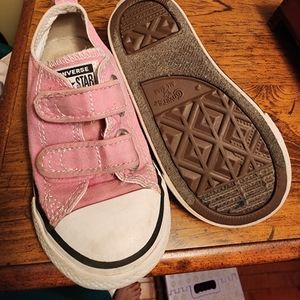 Toddler size 8 converse